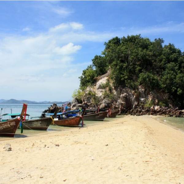 Der weiße Sand der Phang Nga Bay