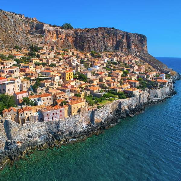 Monemvasia, eine befestigte Stadt, die über dem Meer thront