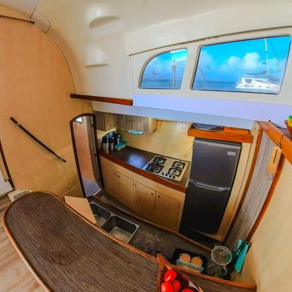 Segeln Sie in einem wunderschönen Archipel mit einer gut gelaunten Crew
