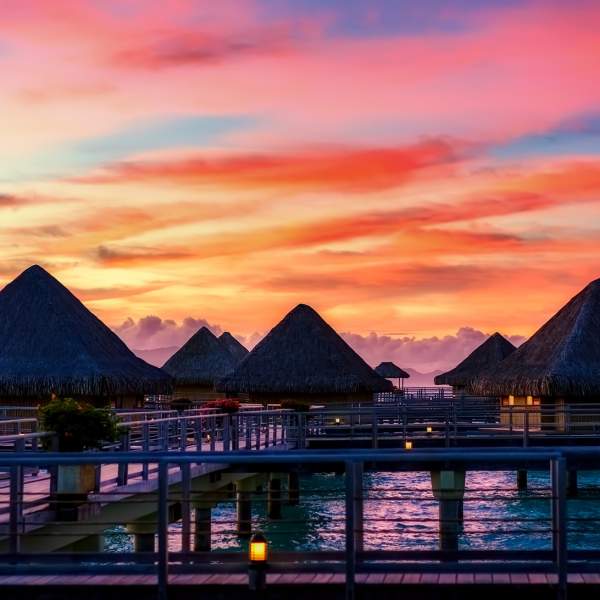 Bewundern Sie den erstaunlichen Sonnenuntergang in Bora Bora