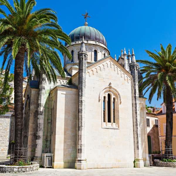 Die Kirche St. Michel D'Archange in der Altstadt von Herceg Novi