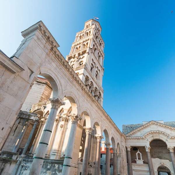 Der berühmte Glockenturm in Split