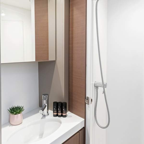 Modern ausgestattete Badezimmer