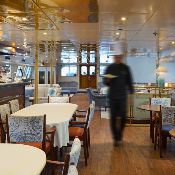 Nehmen Sie Platz im Restaurant