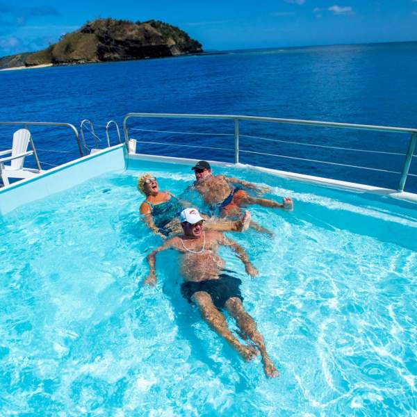 Ein Pool, der perfekt ist um sich abzukühlen und die Landschaft zu genießen.