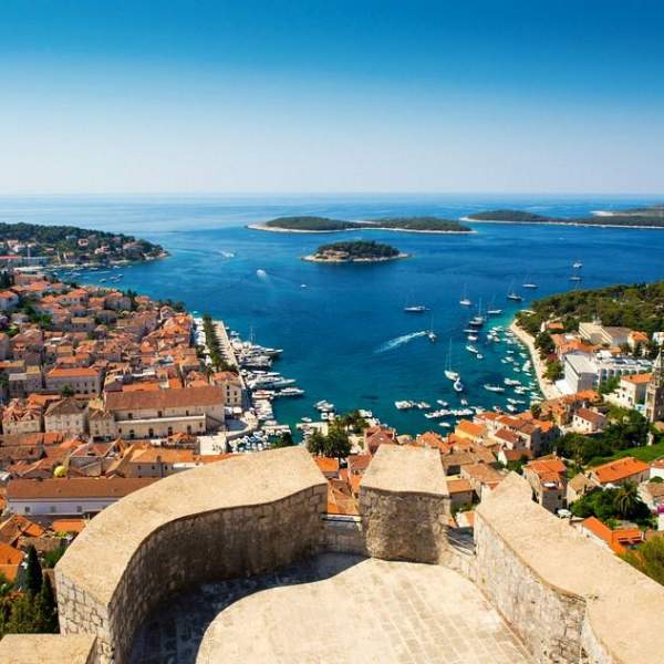 Besuchen Sie die Altstadt von Hvar