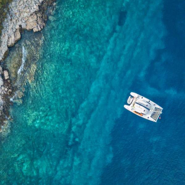 Lagune und türkisblaues Wasser: perfekt zum Ankern in Kroatien!