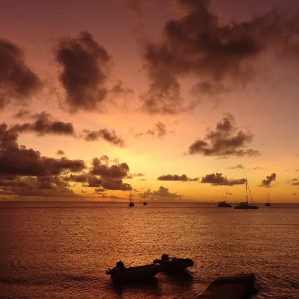 Bewundern Sie die karibischen Sonnenuntergänge