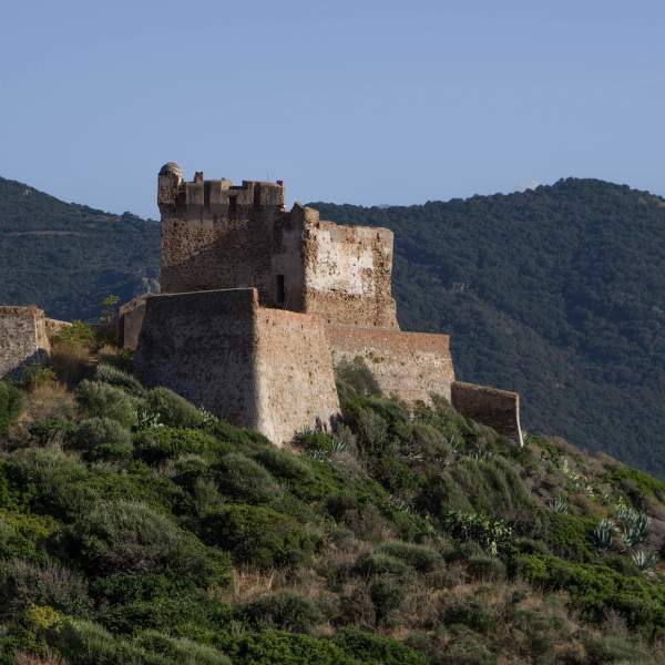 Besuchen Sie Girolata und die Festung aus dem 13. Jahrhundert