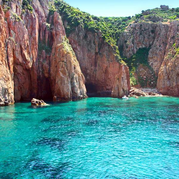 Schwimmen Sie in den Buchten des Scandola-Reservats