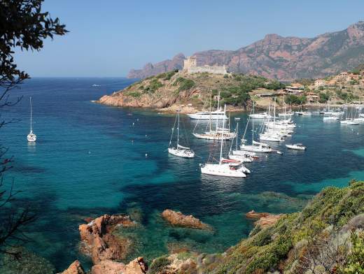 Den Norden von Korsika mit dem Segelboot erkunden