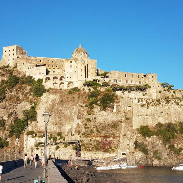 Besuchen Sie die mittelalterliche Burg