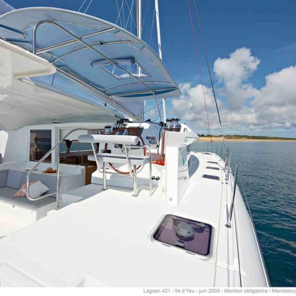 Bewundern Sie die Landschaft vom Deck aus