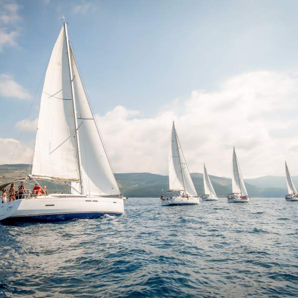 Sicheres Segeln mit weiteren Booten