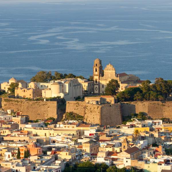 Besuchen Sie die schöne Insel Lipari