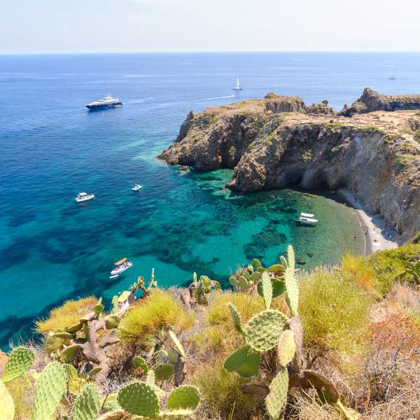 Werfen Sie den Anker vor Panarea