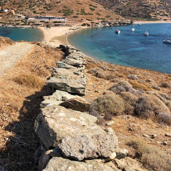 Die erhabene Kolona-Bucht auf Kythnos