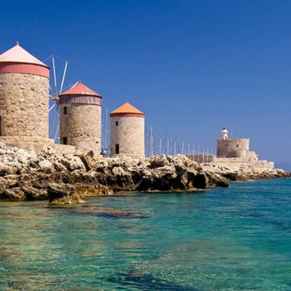 Die Mühlen und der Leuchtturm von Rhodos