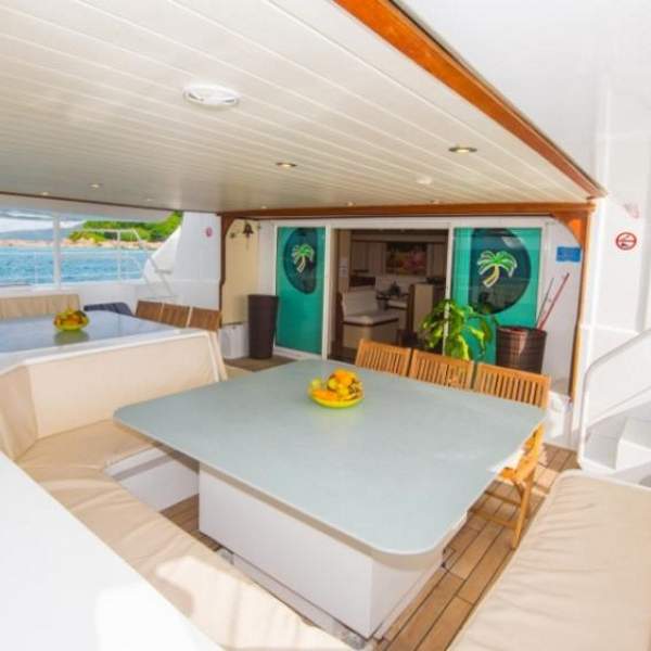 Die Terrasse ist perfekt für gemeinsame Mahlzeiten