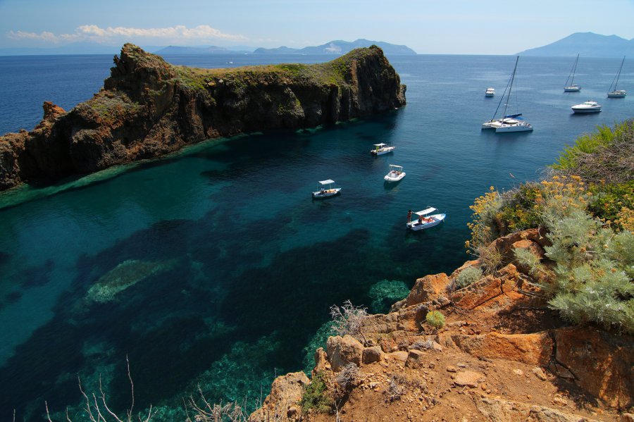 Tag 1: Portorosa – Panarea (30 Seemeilen)