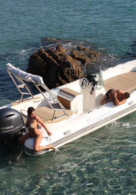 Halbstarres Boot mieten Ajaccio